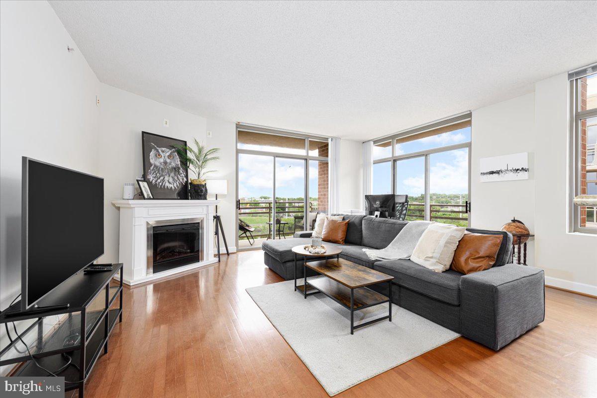 3650 South Glebe Road, Unit 571 Arlington, VA 22202 - Photo 31 of 34 *Current Tenant Furniture