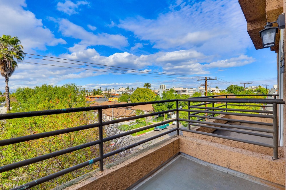 640 West 4th Street, Unit 401 Long Beach, CA 90802 - Photo 11 of 14 a view of city from a balcony