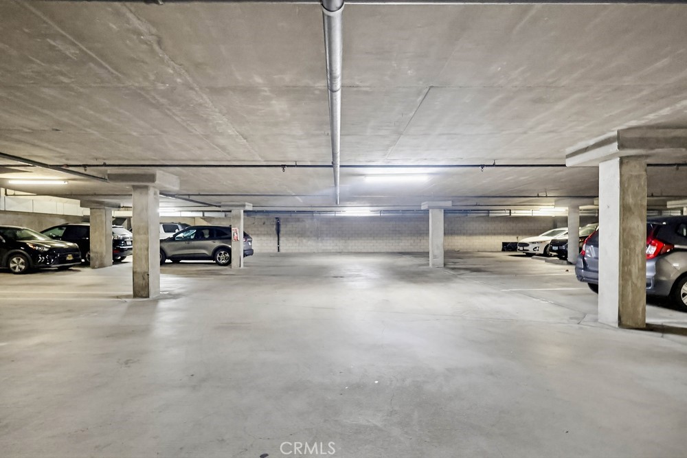 640 West 4th Street, Unit 401 Long Beach, CA 90802 - Photo 14 of 14 a view of parking area