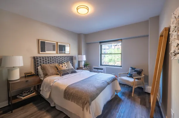 $1,799 | 5815 North Sheridan Road, Unit 706, Chicago, IL 60660