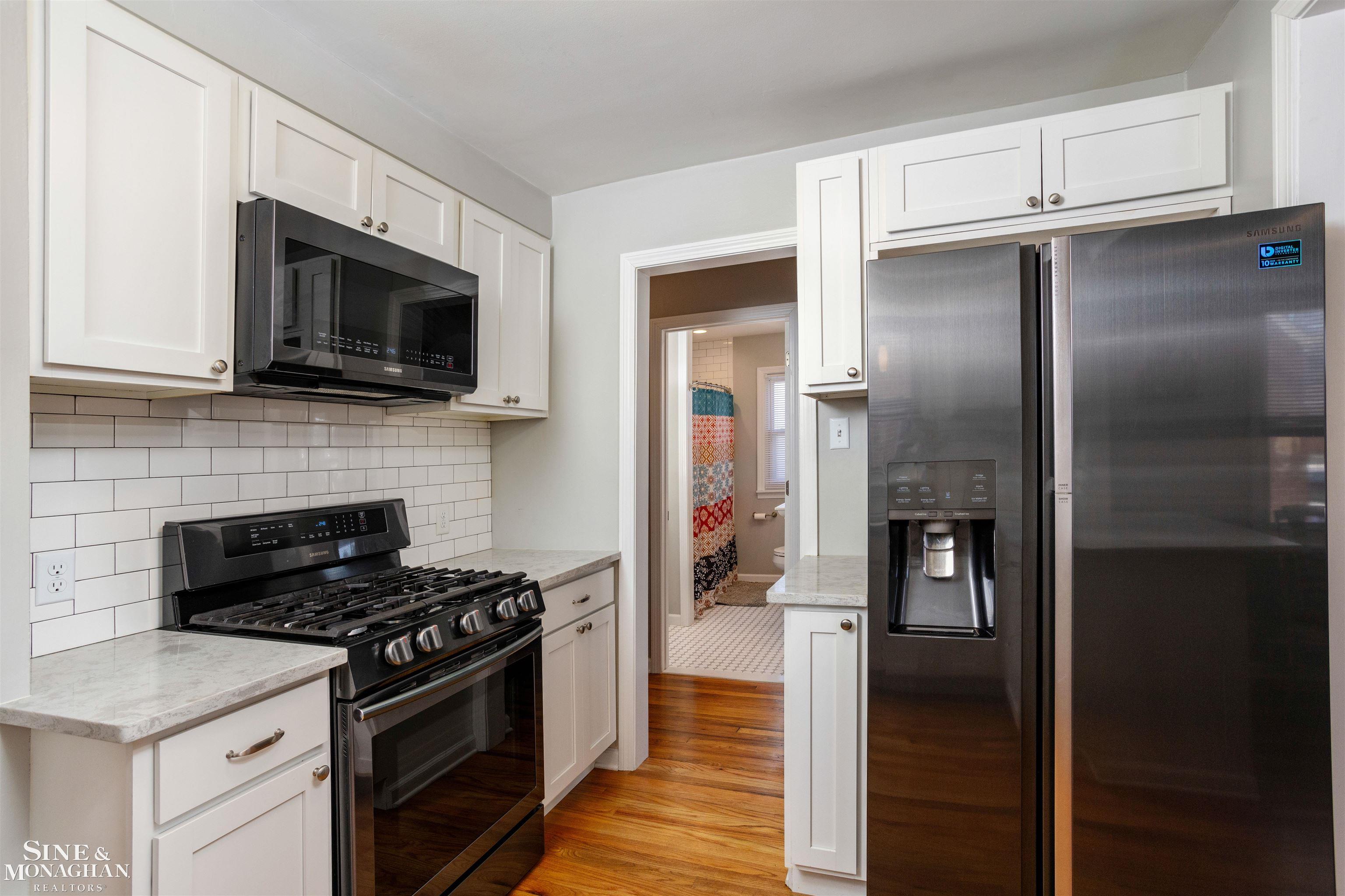 1849 Hampton Road Grosse Pointe, MI 48236 - Photo 11 of 42 50164738-25055f39-dcde-4b05-928b-baa73185a1cf.JPG