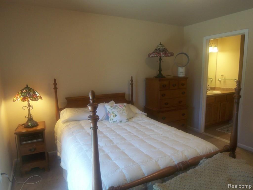 33500 Utica Road Fraser, MI 48026 - Photo 30 of 65 100_6573.jpg