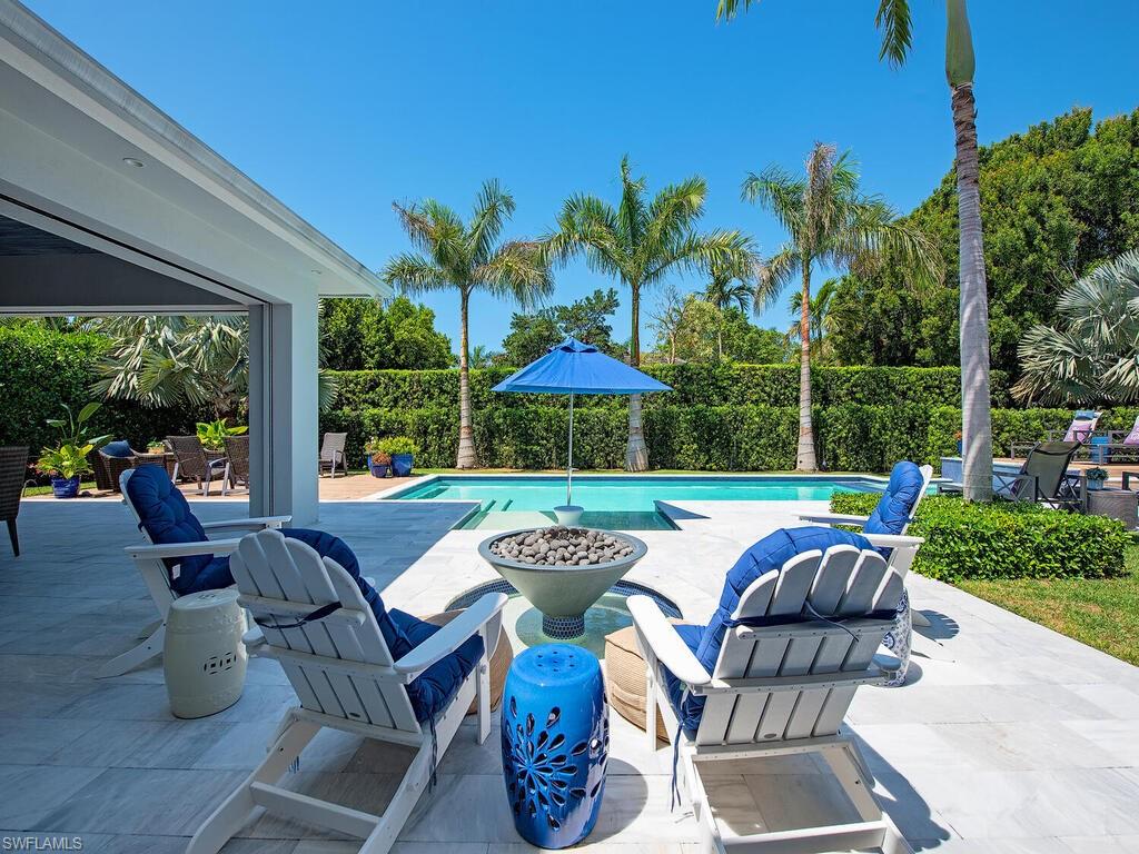679 Rudder Road Naples, FL 34102 - Photo 4 of 38 Gallery Image 4