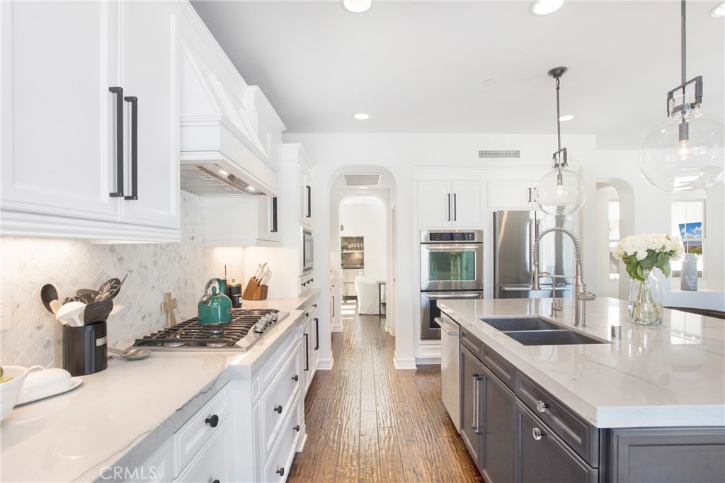 13 Via Jubilar San Clemente, CA 92673 - Photo 9 of 60 Quartzite stone countertops with marble backspash