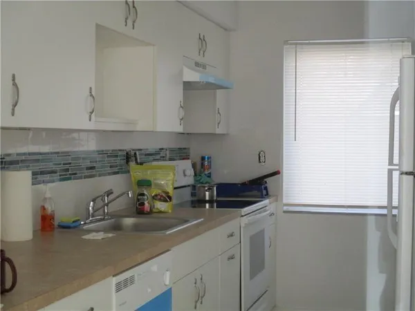 $1,700 | 2361 Northeast 10th Street, Unit 5, Pompano Beach, FL 33062