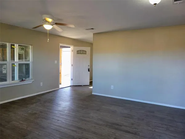 $1,395 | 1317 East Main Street, Unit 1315, Gun Barrel City, TX 75156