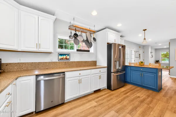 $470,000 | 15 Croswell Street, Albany, NY 12206
