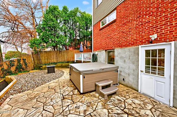 $470,000 | 15 Croswell Street, Albany, NY 12206