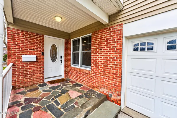 $470,000 | 15 Croswell Street, Albany, NY 12206
