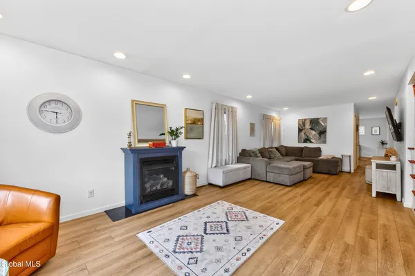 $470,000 | 15 Croswell Street, Albany, NY 12206