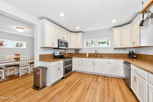 $470,000 | 15 Croswell Street, Albany, NY 12206