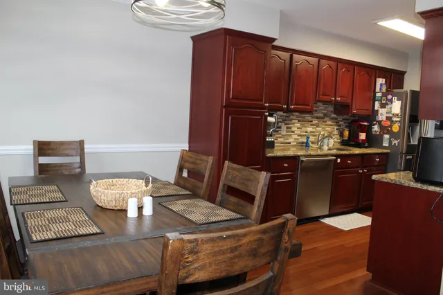 a view of kitchen and dining area with furniture