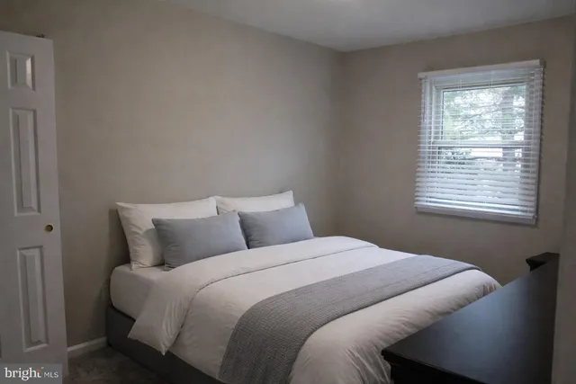 a view of a house with backyard