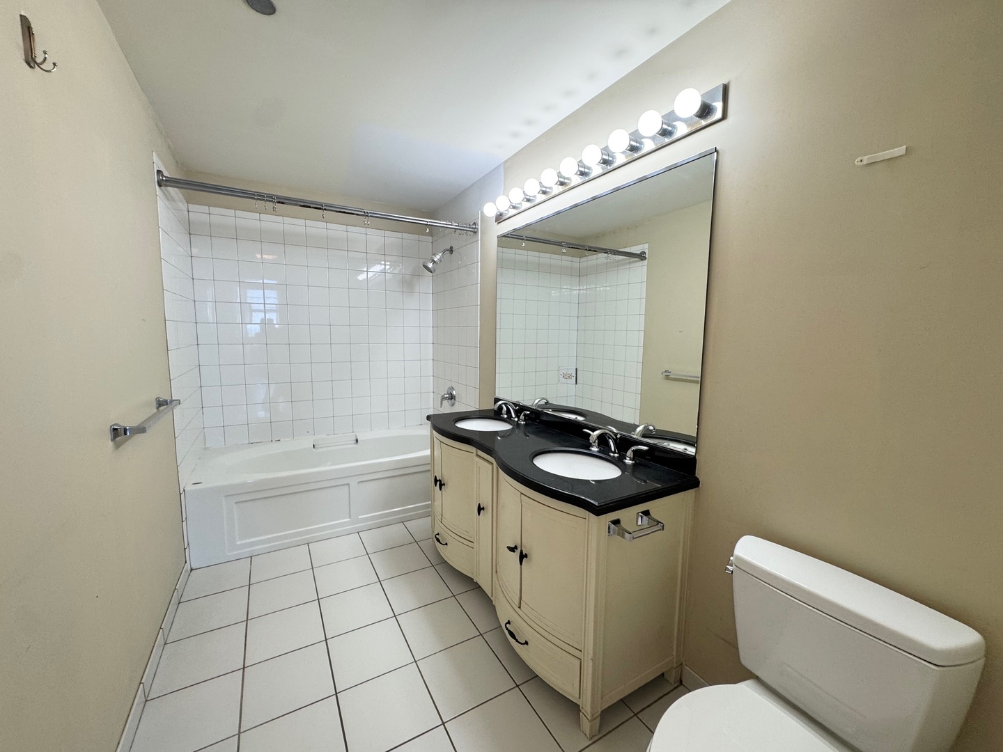 1720 South Michigan Avenue, Unit 1401 Chicago, IL 60616 - Photo 12 of 13 a bathroom with a sink a toilet a mirror and bathtub