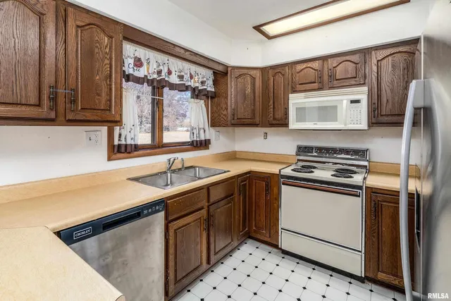 $139,900 | 516 South Safford Street, Christopher, IL 62822