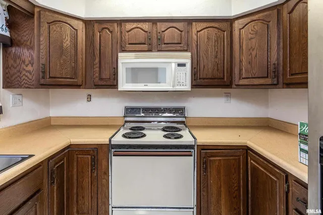 $139,900 | 516 South Safford Street, Christopher, IL 62822