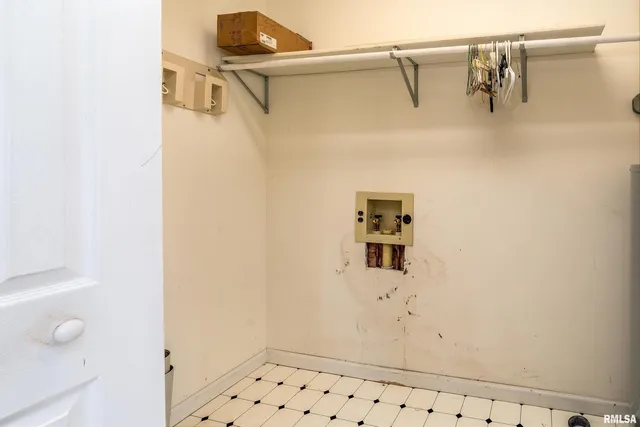 $139,900 | 516 South Safford Street, Christopher, IL 62822