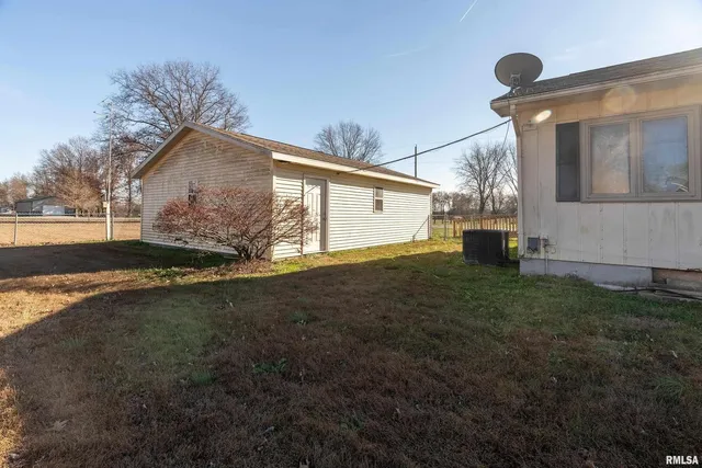 $139,900 | 516 South Safford Street, Christopher, IL 62822