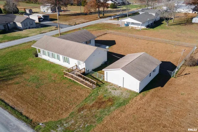 $139,900 | 516 South Safford Street, Christopher, IL 62822