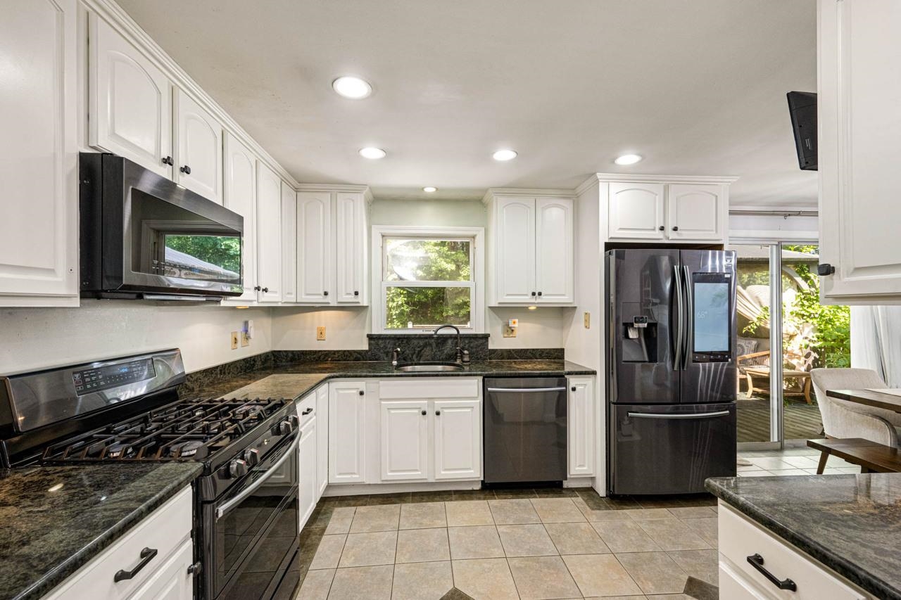 14 Scenic Drive Derry, NH 03038 - Photo 2 of 22