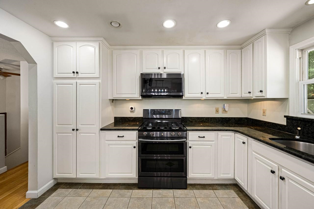 14 Scenic Drive Derry, NH 03038 - Photo 3 of 22