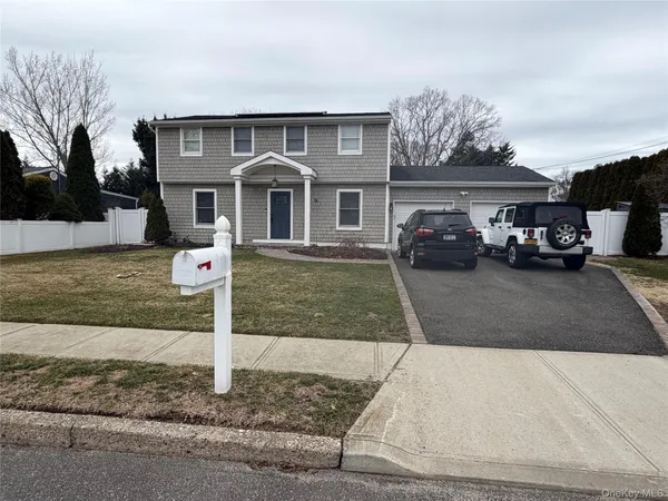 $4,600 | Undisclosed Address, Centereach, NY 11720