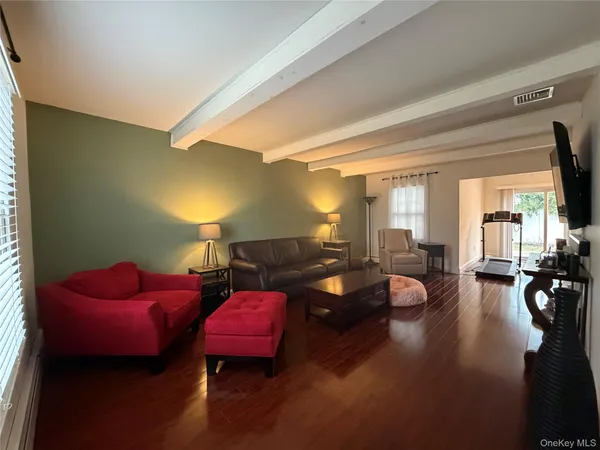 $4,600 | Undisclosed Address, Centereach, NY 11720