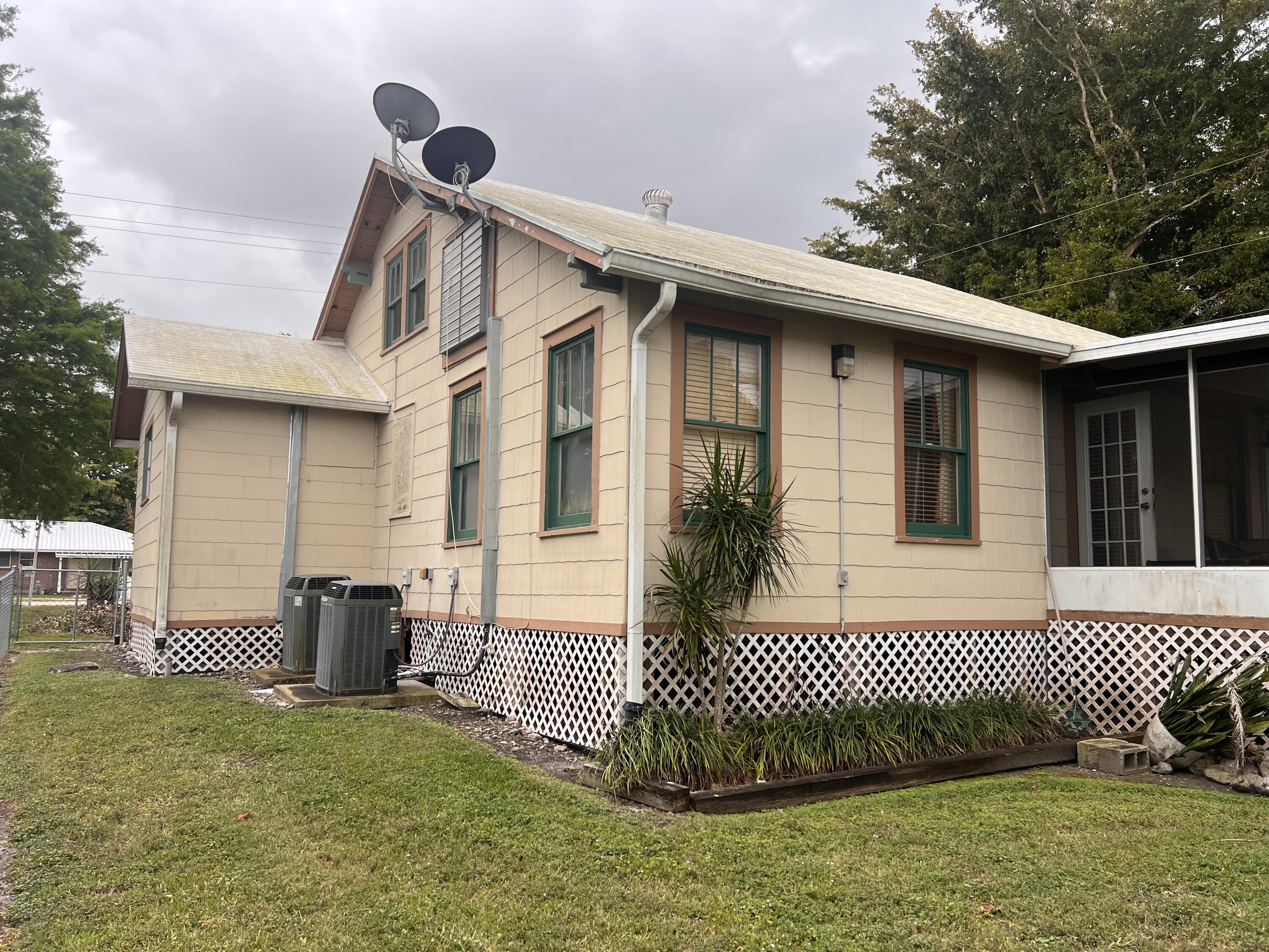 1947 Bacom Point Road Pahokee, FL 33476 - Photo 6 of 11 Side 2