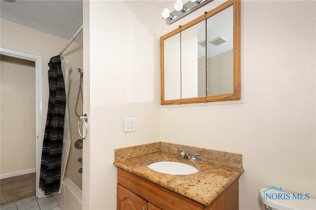 4554 Douglas Road Toledo, OH 43613 - Photo 9 of 21 Bathroom
