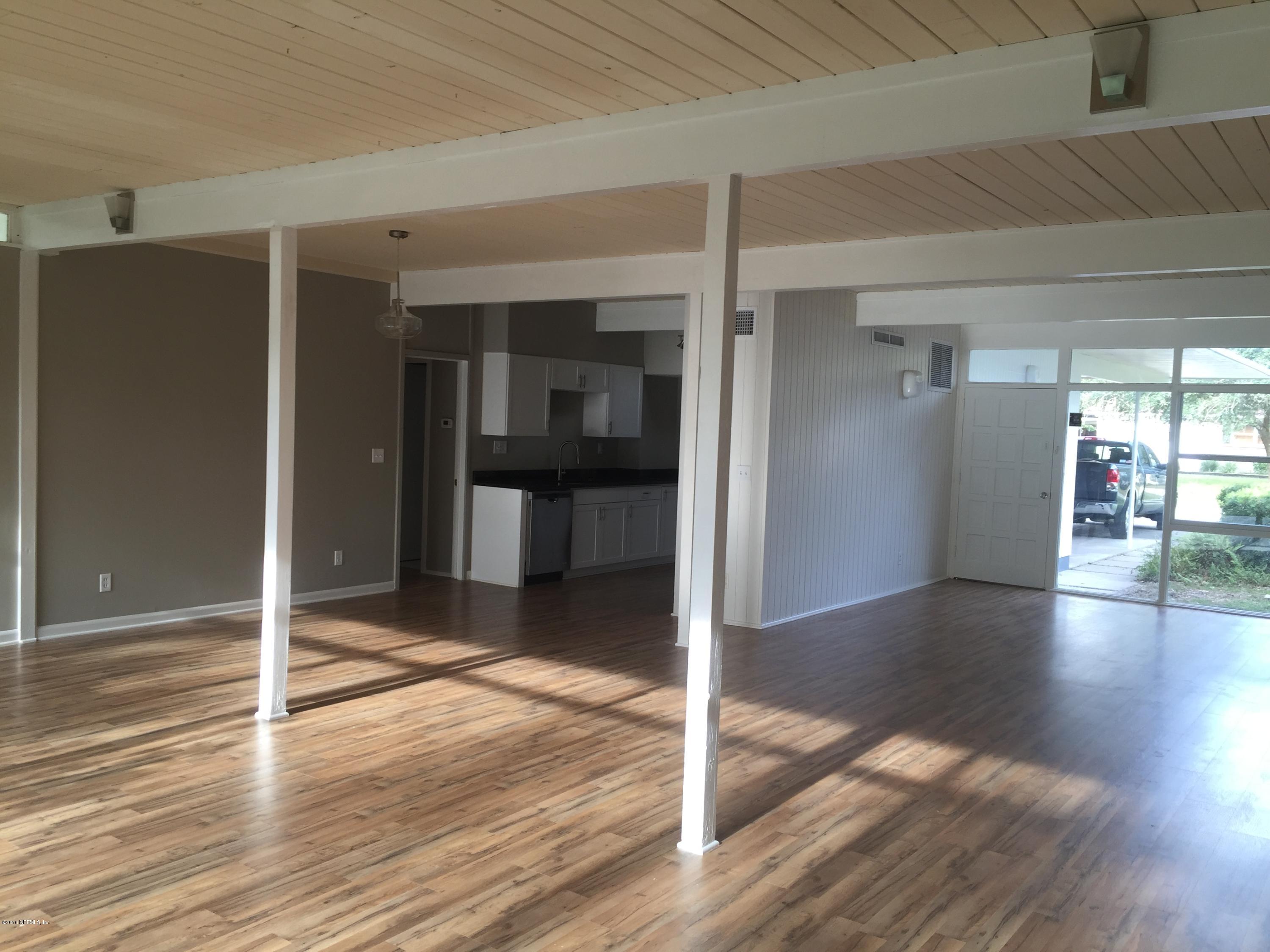 7030 Diamond Head Road Jacksonville, FL 32216 - Photo 8 of 20 Living2