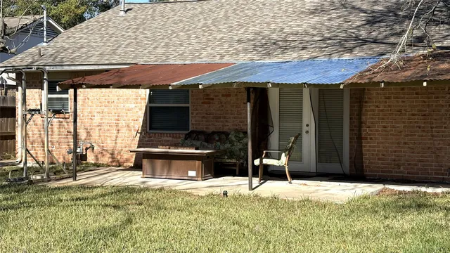 $1,800 | 13631 Greenway Drive, Sugar Land, TX 77498