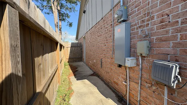 $1,800 | 13631 Greenway Drive, Sugar Land, TX 77498