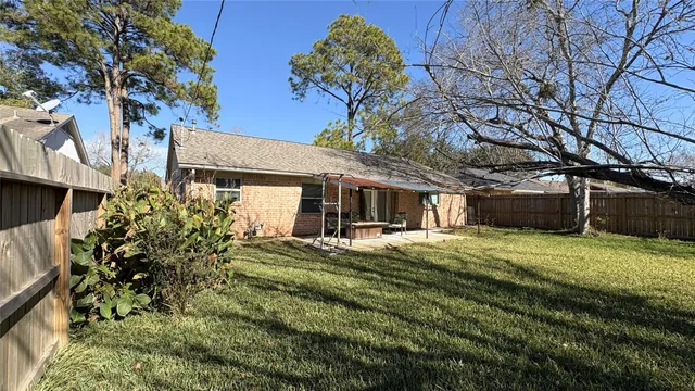 $1,800 | 13631 Greenway Drive, Sugar Land, TX 77498