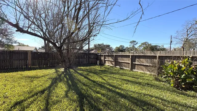 $1,800 | 13631 Greenway Drive, Sugar Land, TX 77498