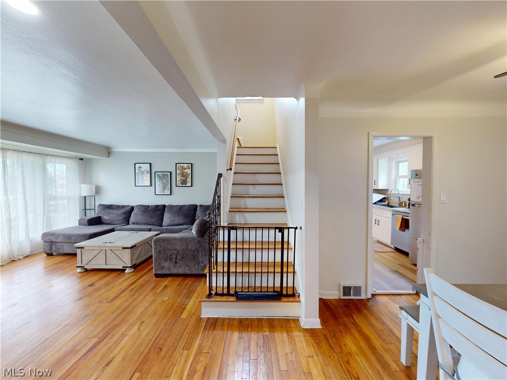 1339 Haverston Road Lyndhurst, OH 44124 - Photo 4 of 44 Gallery Image 4