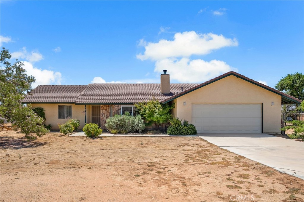 15155 Apache Road Apple Valley, CA 92307 - Photo 4 of 32