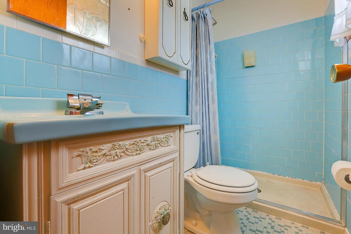 9007 Fieldchat Road Baltimore, MD 21236 - Photo 16 of 30 a bathroom with a toilet a sink and a window