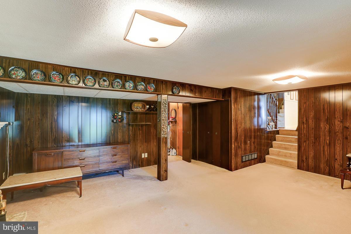 9007 Fieldchat Road Baltimore, MD 21236 - Photo 20 of 30 a view of an entryway with a hallway