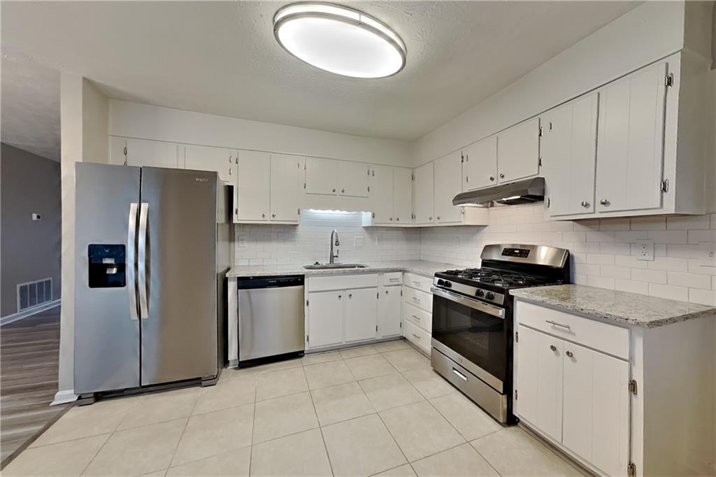 2444 Mistletoe Lane Southwest Snellville, GA 30039 - Photo 4 of 18