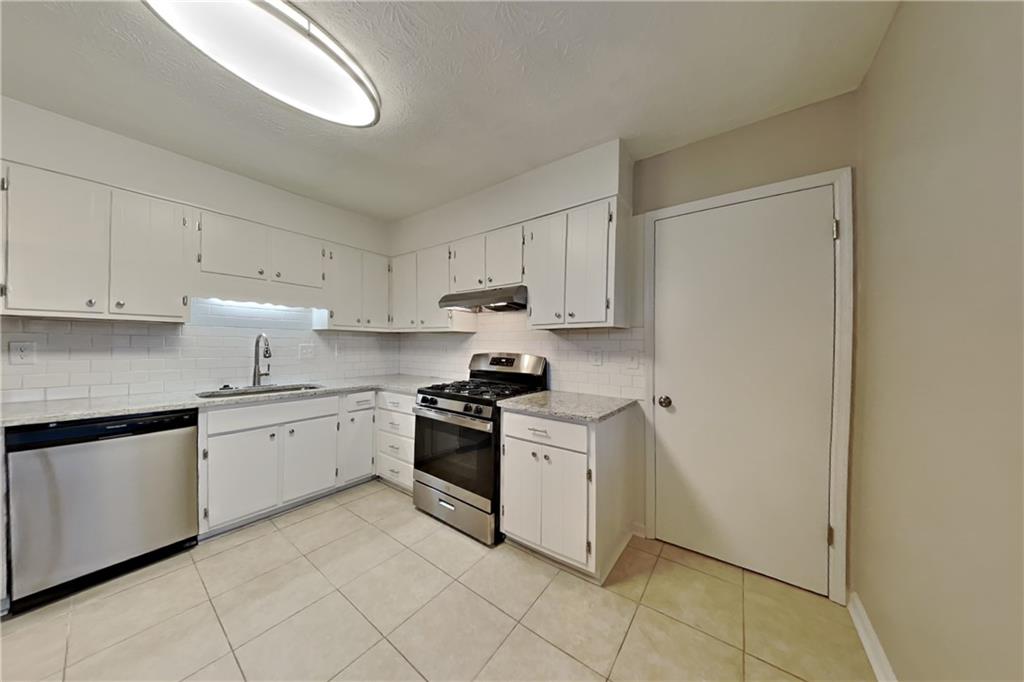 2444 Mistletoe Lane Southwest Snellville, GA 30039 - Photo 5 of 18