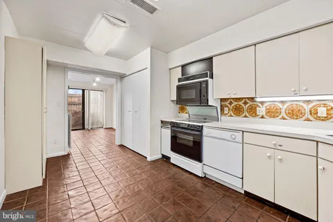 $275,000 | 23 Saddle Court, Unit G, Pikesville, MD 21208