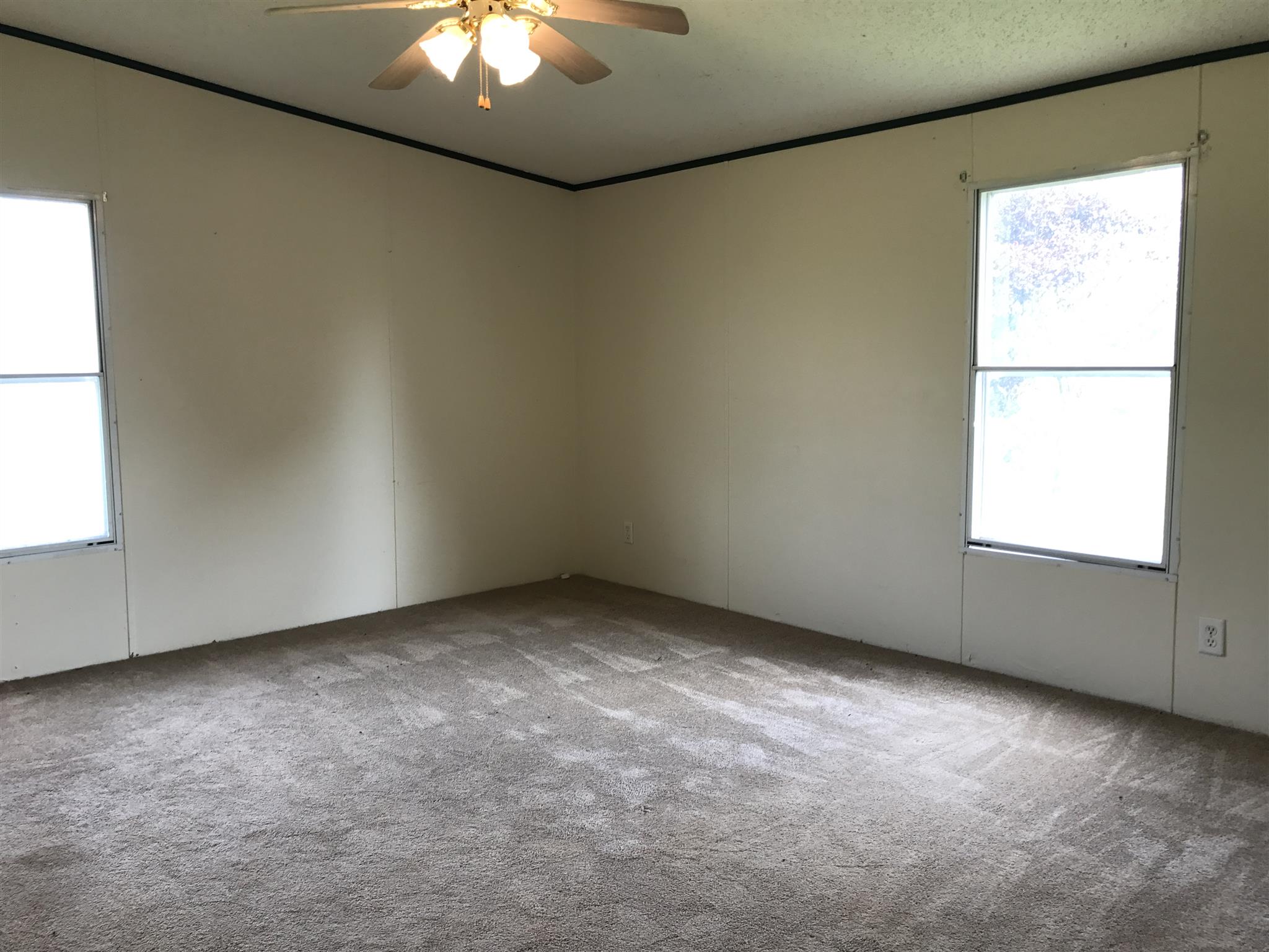 6029 McDaniels Road Springfield, TN 37172 - Photo 5 of 14 an empty room with a window