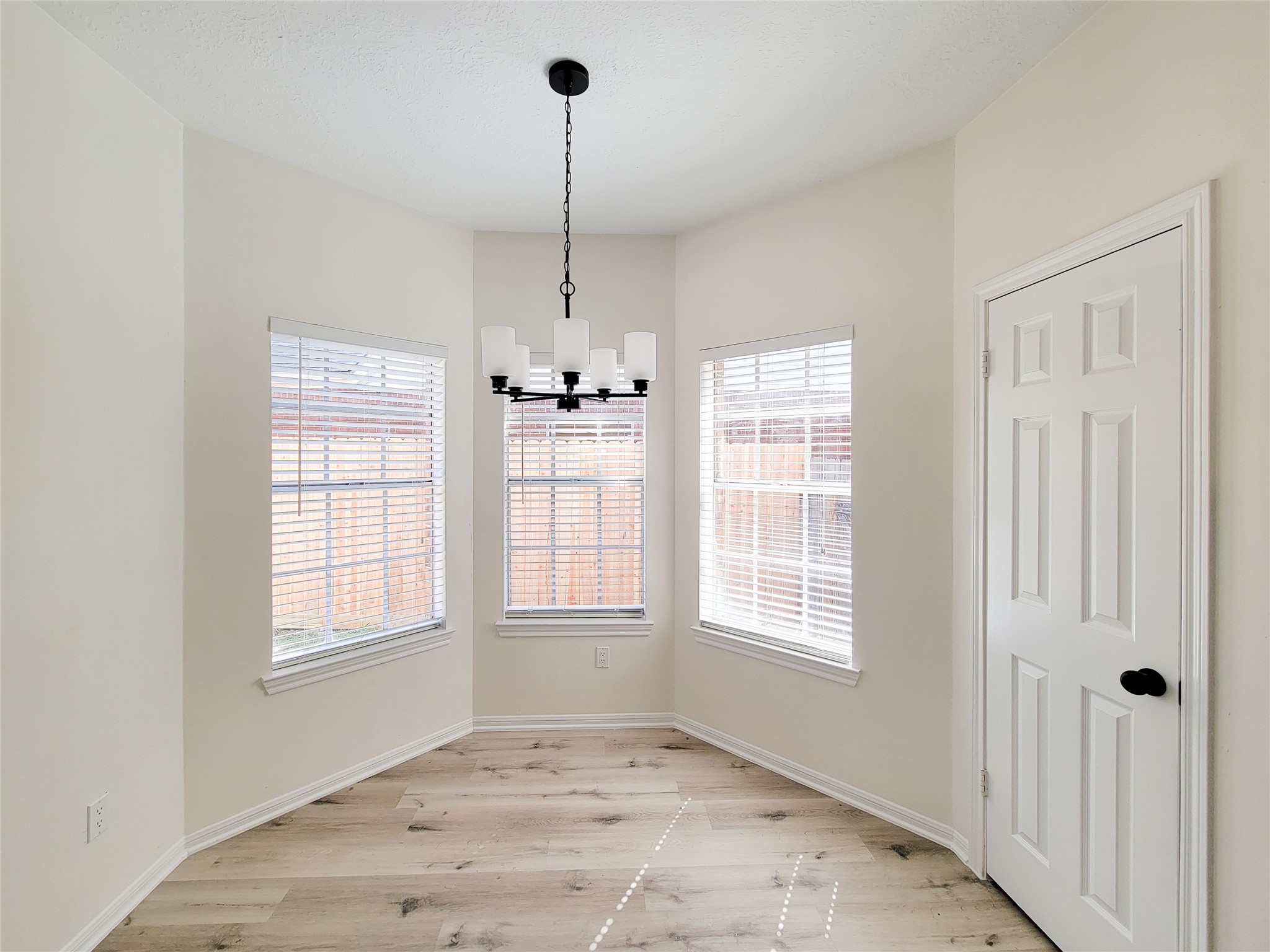 1422 Mabry Mill Road Houston, TX 77062 - Photo 16 of 44 Gallery Image 16