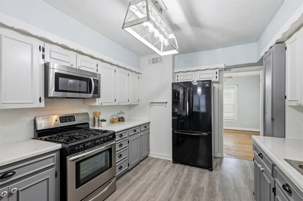 415 South Britain Road Irving, TX 75060 - Photo 7 of 39