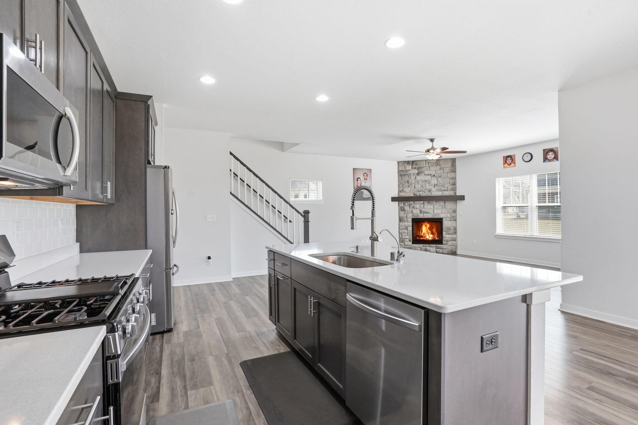 547 Wild Oak Road Hartland, WI 53029 - Photo 10 of 41 12-web-or-mls-12-547WildOakRd00026_with_