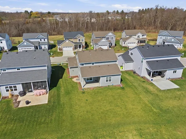 $539,900 | 547 Wild Oak Road, Hartland, WI 53029