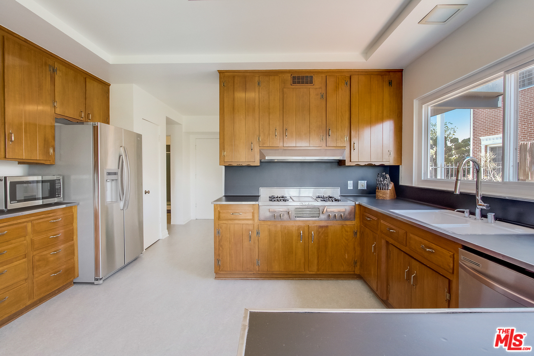 4125 Punta Alta Drive Los Angeles, CA 90008 - Photo 15 of 37