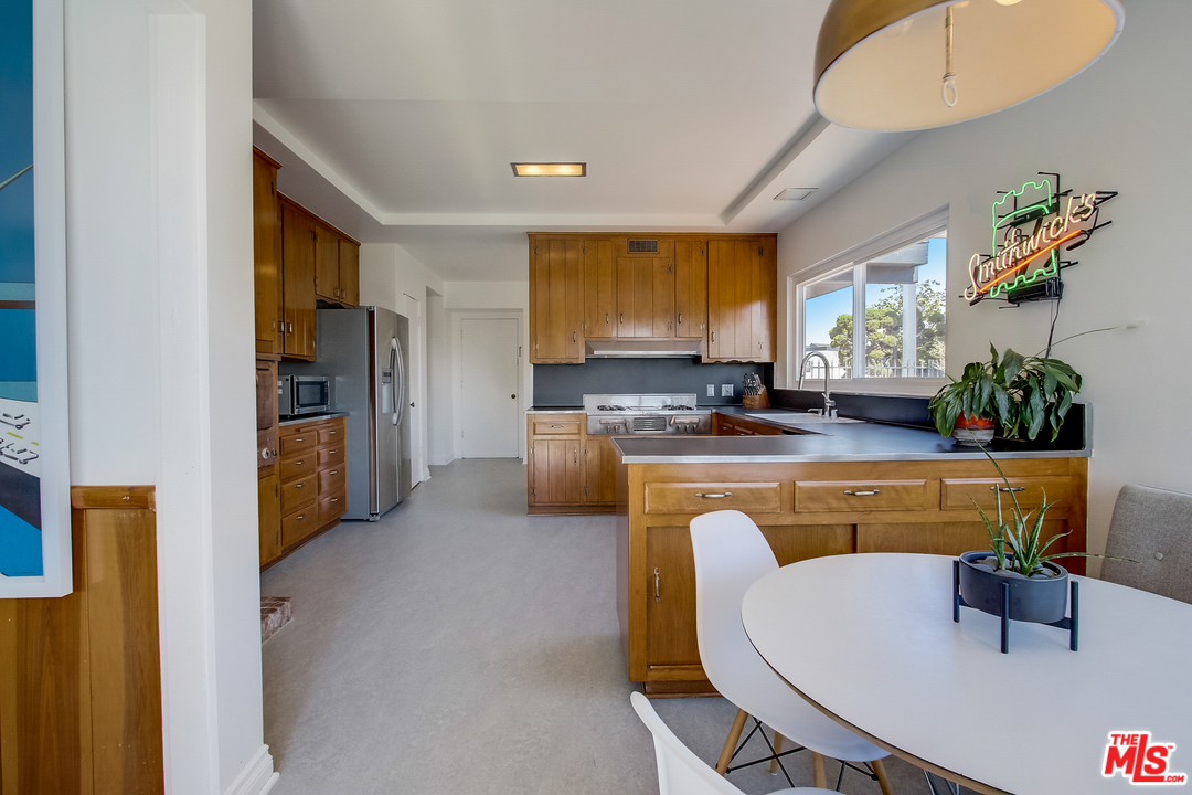 4125 Punta Alta Drive Los Angeles, CA 90008 - Photo 19 of 37