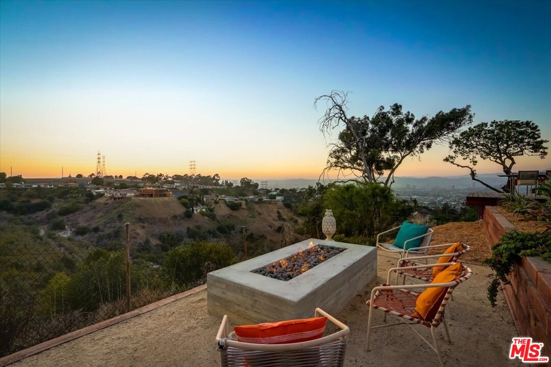 4125 Punta Alta Drive Los Angeles, CA 90008 - Photo 32 of 37