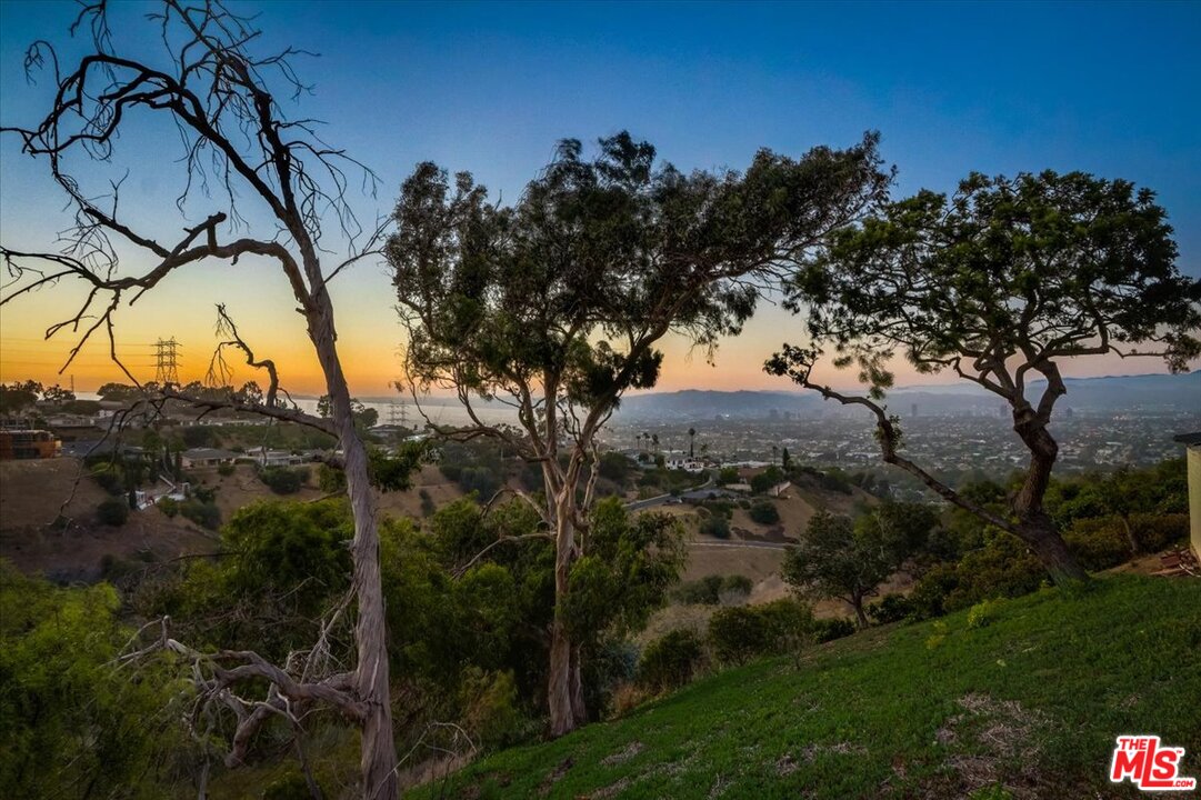 4125 Punta Alta Drive Los Angeles, CA 90008 - Photo 34 of 37